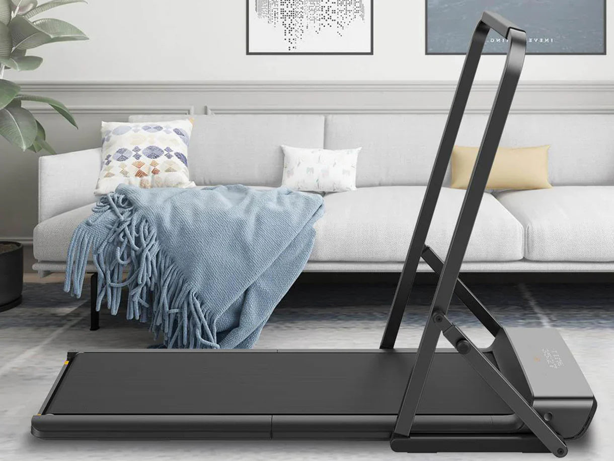 Moderne loopband voor thuisgebruik geschikt voor wandelen, hardlopen, conditietraining en afvallen in een home gym of woonkamer.