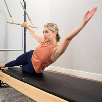 Balanced Body pilates reformer met Tower voor professionele Pilates studio