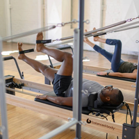 Rialto Reformer Tower en Mat Conversion met massief esdoornhouten frame