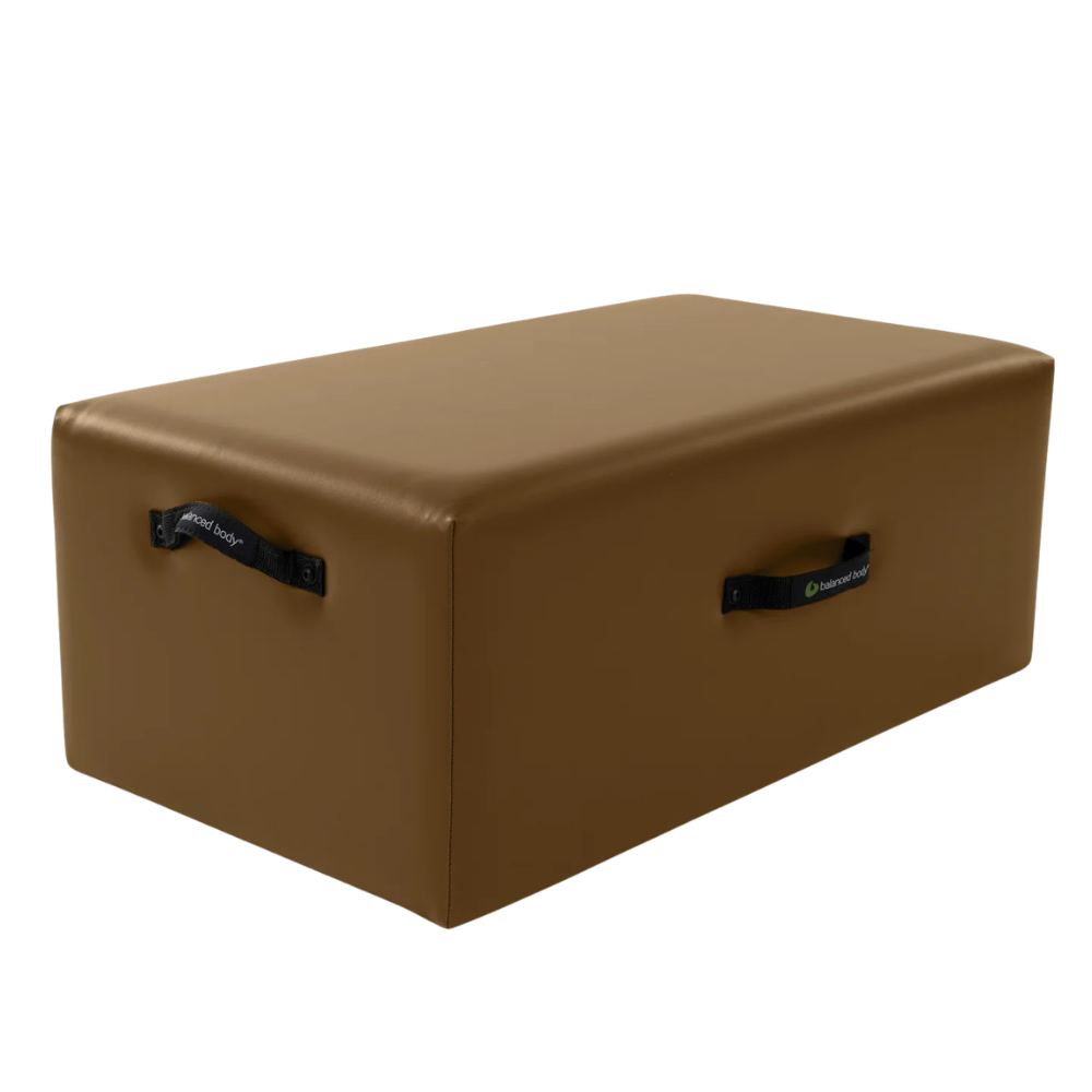 Balanced Body Standard Sitting Box met drie geïntegreerde handgrepen  custom color cool brown