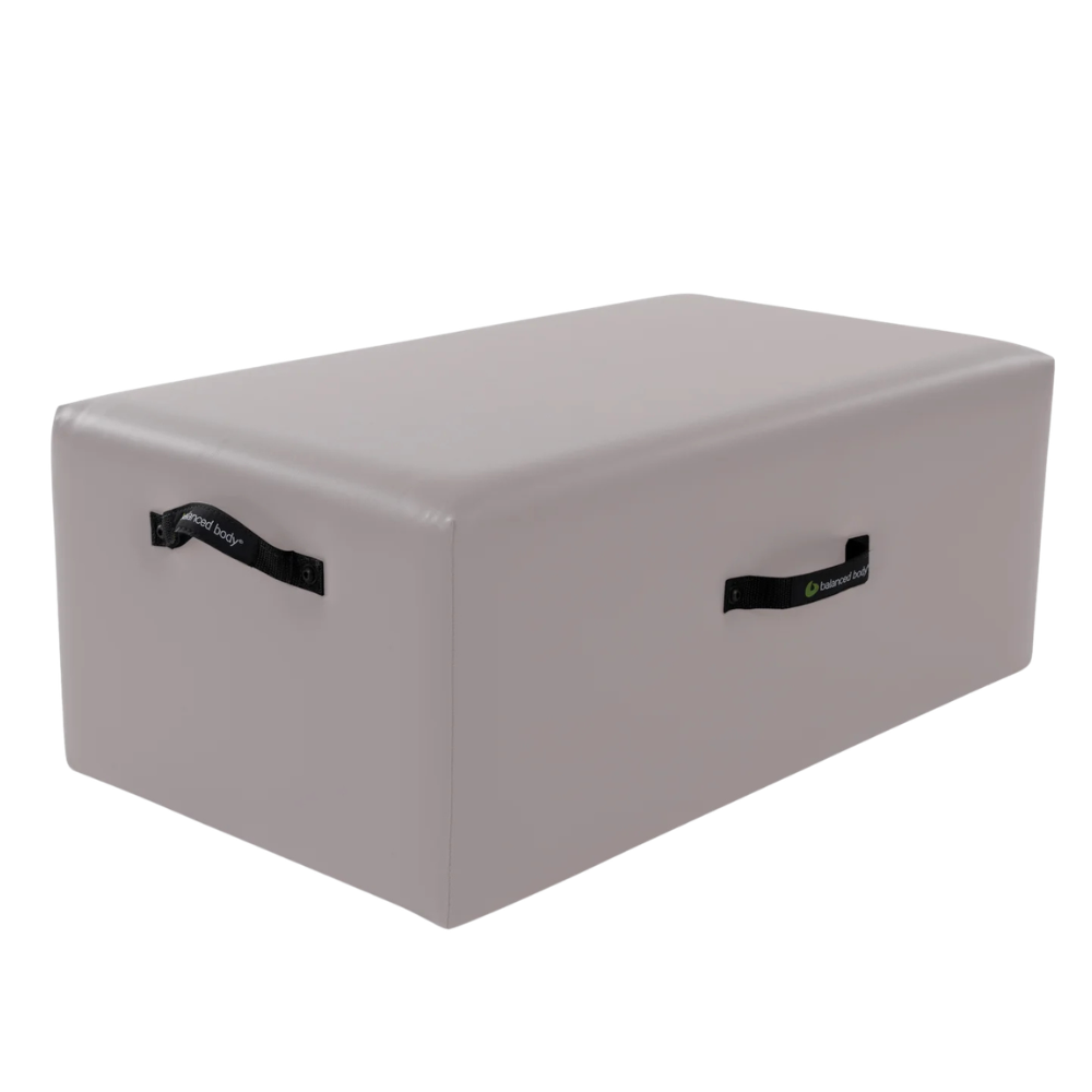Balanced Body Standard Sitting Box met drie geïntegreerde handgrepen  custom color ligt grey