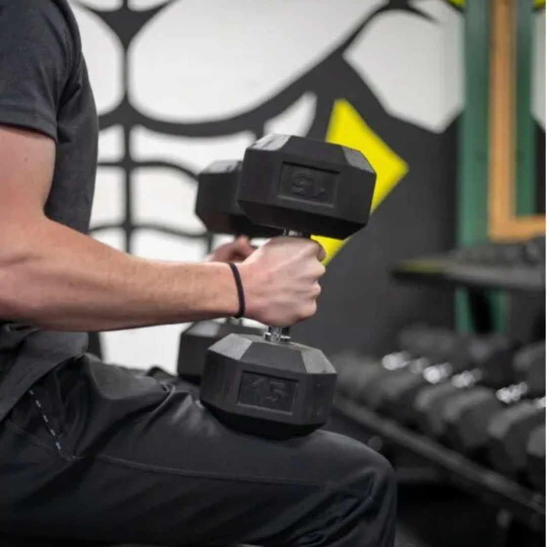 Zeshoekige dumbbell gewichten met rubber coating en stalen grip