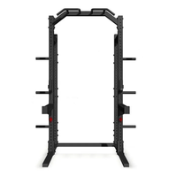 Squatrack met pull-up bar en halterstang in home gym