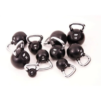 Rubber chrome kettlebells zwart in home gym alle gewichten creatief foto
