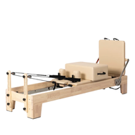 Pilates reformer The Oak Studio met massief houten frame