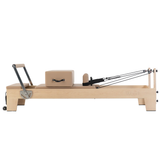 Pilates reformer The Maple Studio met massief esdoornhouten frame wooden reformer